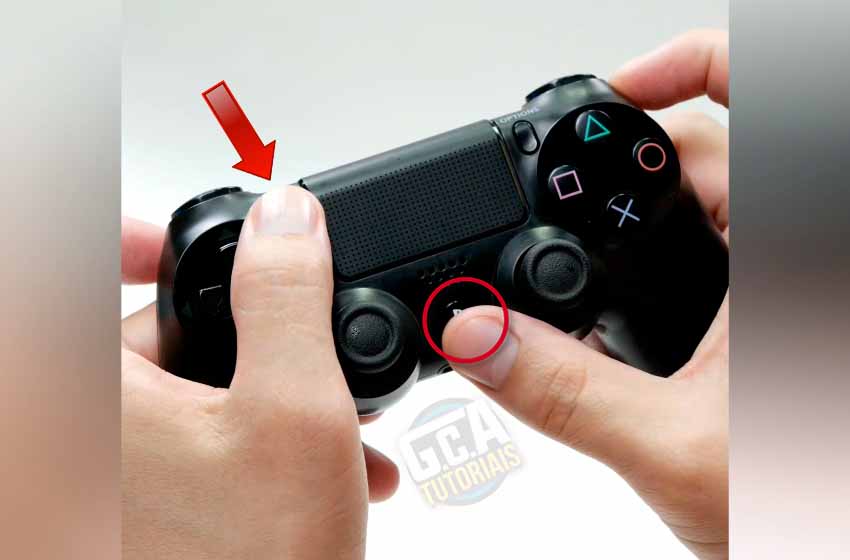 Pressione e segure o botão “Share” e o botão “PS”